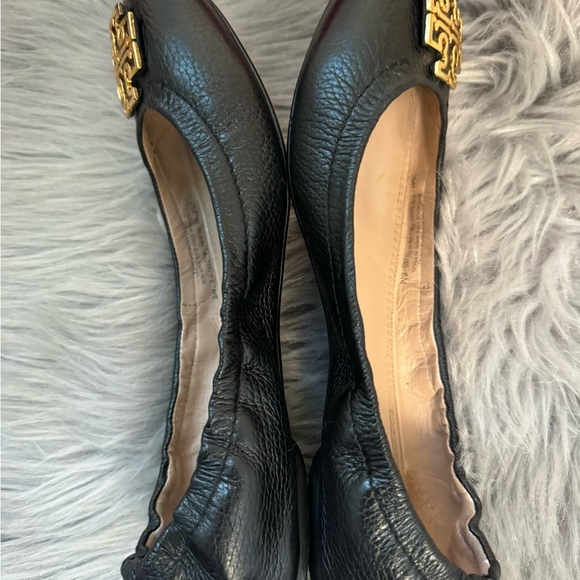TORY BURCH 8M Melinda Ballet Flats Black Tumbled Leather Gold Logo Womens Shoes - Picture 5 of 9